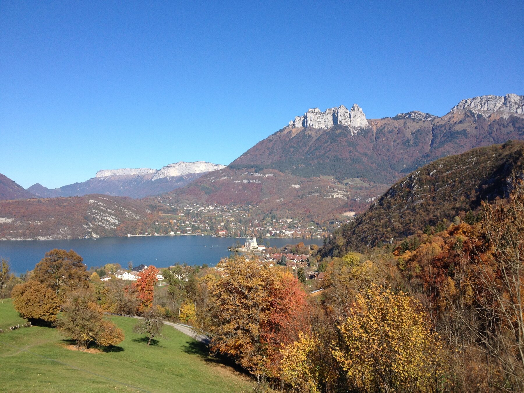 Couleurs d’automne autour du lac d’Annecy et de la Tournette