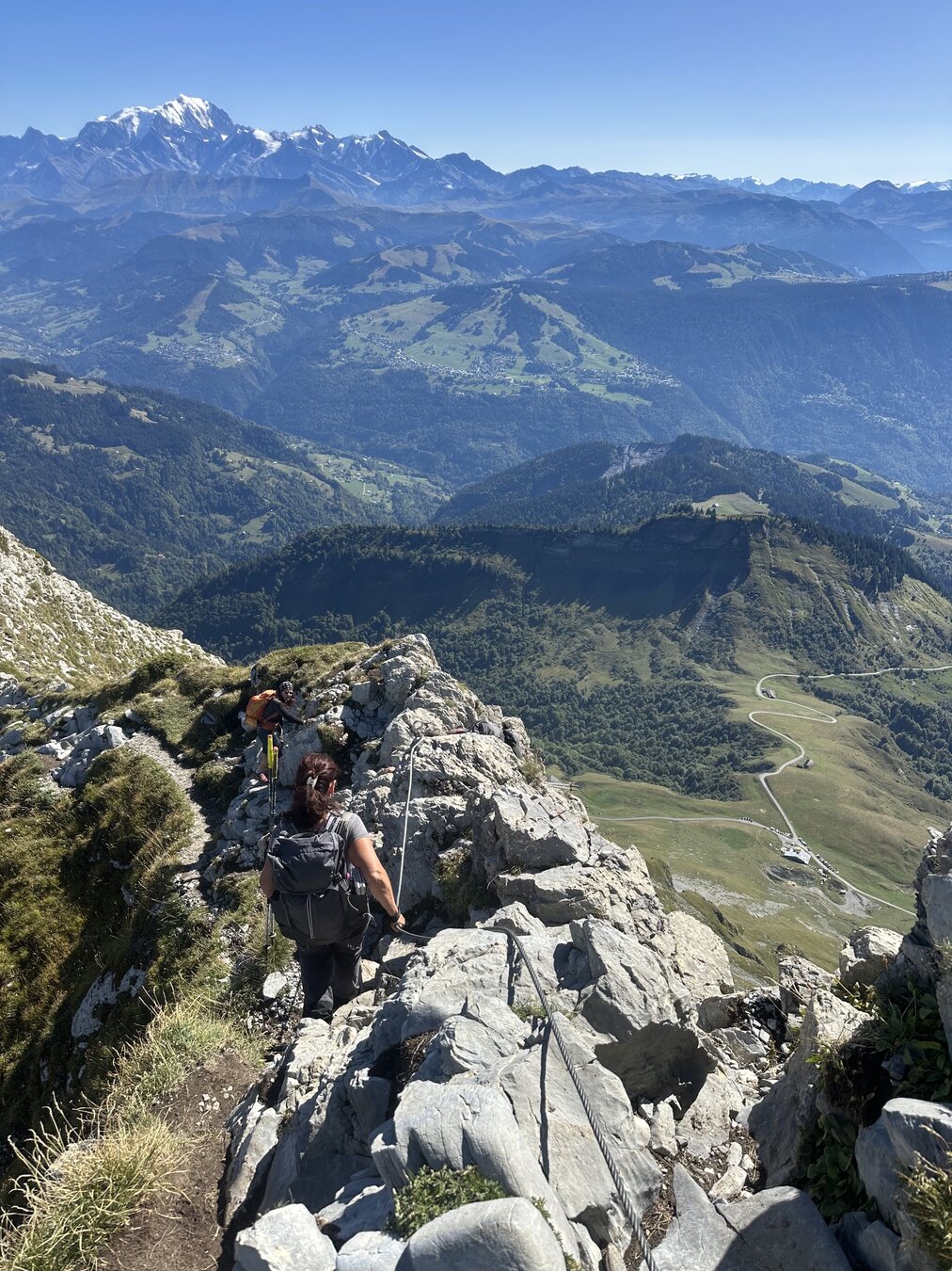 Randonnée aérienne sur une crête rocheuse